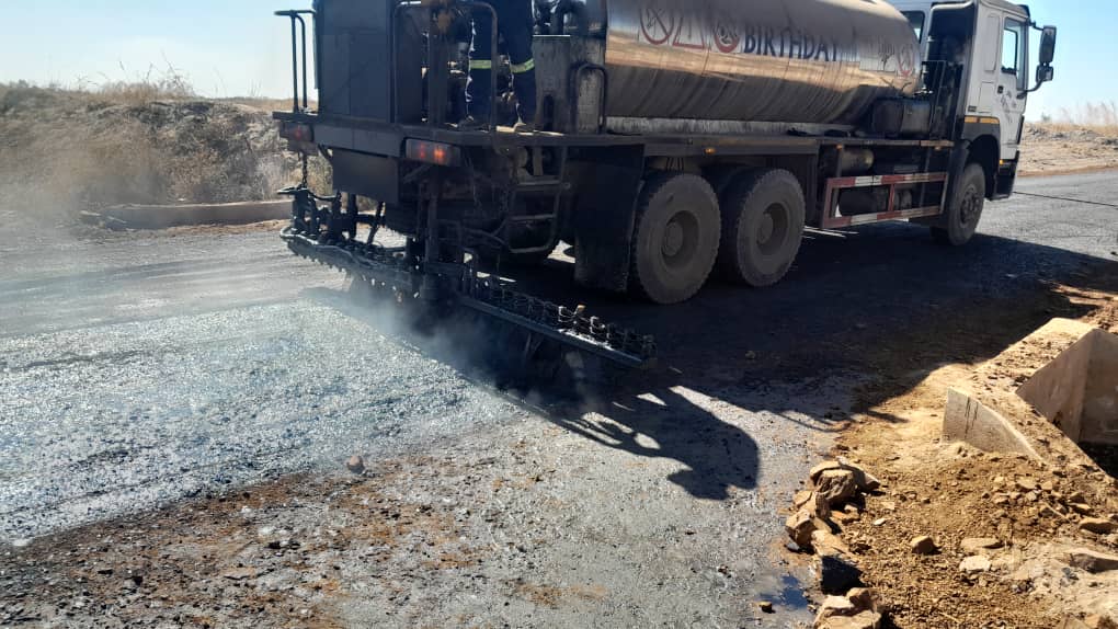 Tar Sprayer Truck